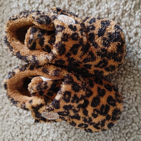 UGG Leopard Baby Booties - Picture 2 of 4